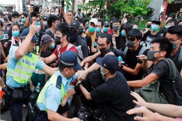 "Появявай се навсякъде" - новата тактика на протестиращите в Хонконг