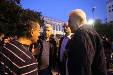 Илиян Василев (в средата) на протест, архивна снимка БГНЕС 