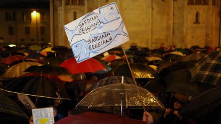 Десетки хиляди от италианското движение на "сардините" демонстрираха във Флоренция