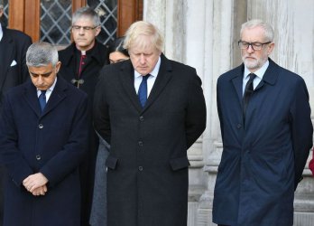 Кметът на Лондон Садик Хан (ляво) заедно с лидерите на консерваторите и лейбъристите Борис Джонсън и Джеръми Корбин