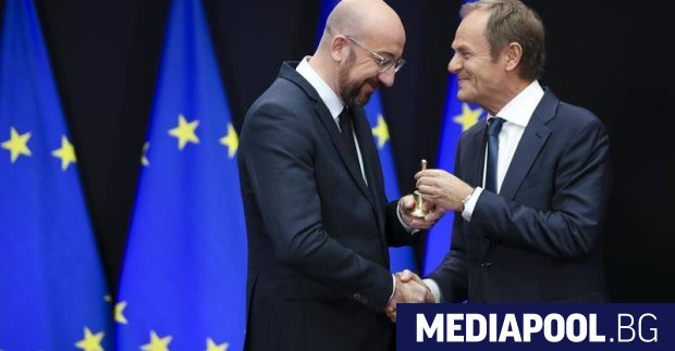 Председателят на Европейския съвет Доналд Туск предаде в петък ръководството