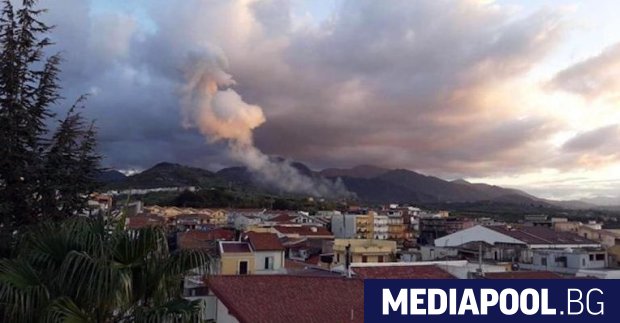 Петима души загинаха вчера в Сицилия при експлозии в склад
