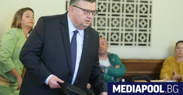 Настоящият главен прокурор Сотир Цацаров е фаворит за позицията на
