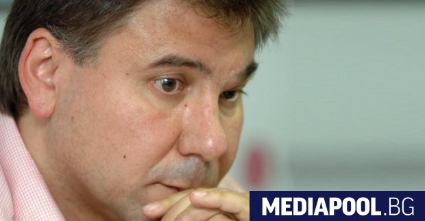 На български новата Ви книга заедно със Стивън Холмс носи