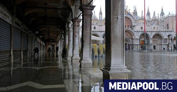Около 70 процента от Венеция бе наводнена в неделя. Нивото