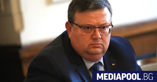 Почти сигурният нов началник на антикорупционната комисия КПКОНПИ Сотир Цацаров