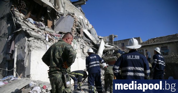 Операциите по издирване и спасяване на оцелели от земетресението в