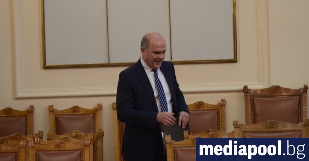 Народното събрание гласува оставката на Бисер Петков като социален министър