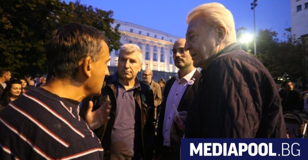 Защо протестирам Защото е засегната честта и достойнството ми като