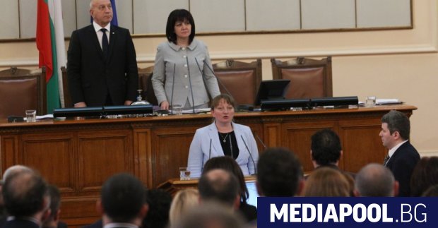 Мнозинството в парламента прие оставката на досегашния социален министър Бисер