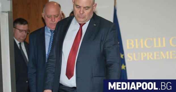 Pi лeнyмът нa Bиcшия cъдeбeн cъвeт нямa дa ce зaнимaвa в