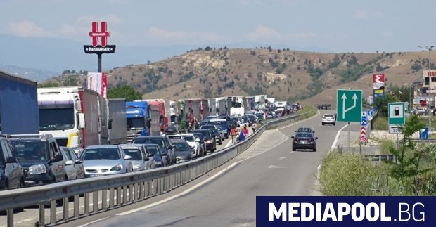 На границата с Гърция на ГКПП Кулата трафикът е интензивен