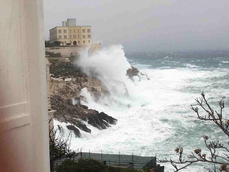 Така изглеждаше бурята, разразила по адриатическото крайбрежие на Пулия в провинция Лече