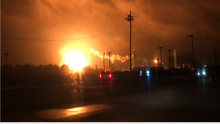 Трима ранени при експлозия в химически завод в Тексас