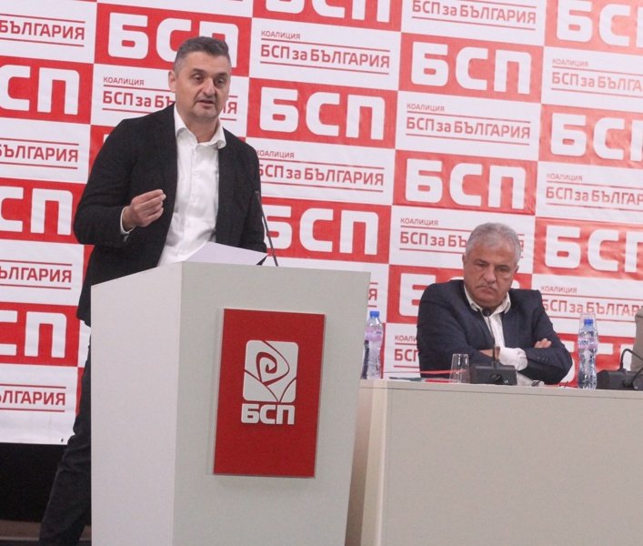 Кирил Добрев представя отчет за местните избори пред Националния съвет на БСП. Сн. БГНЕС