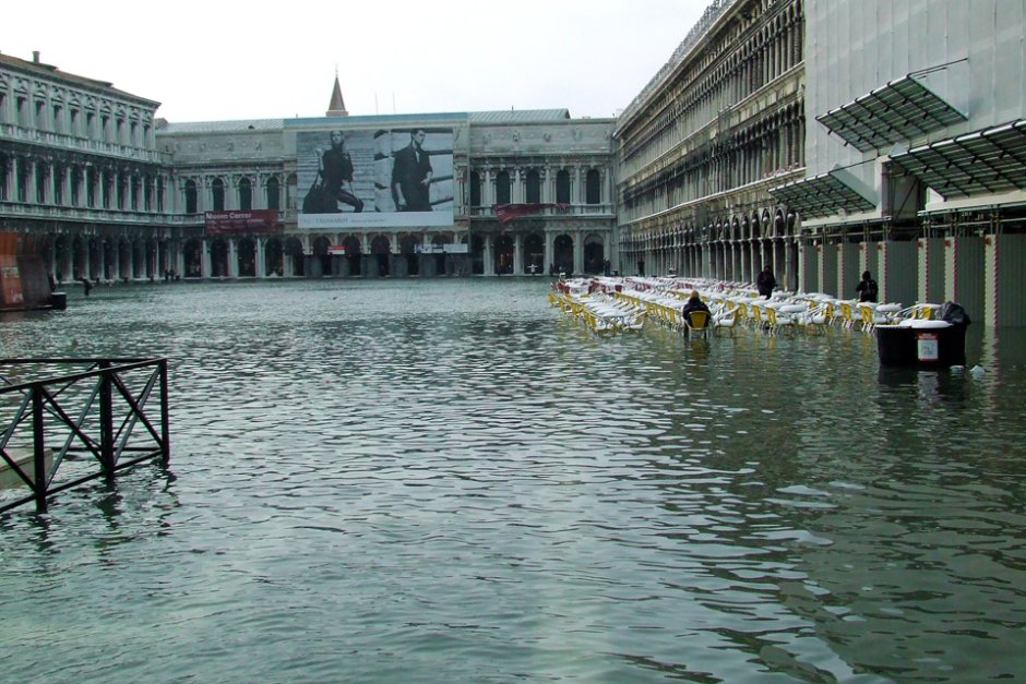 Протест по улиците на Венеция заради бездействието на властите след наводненията