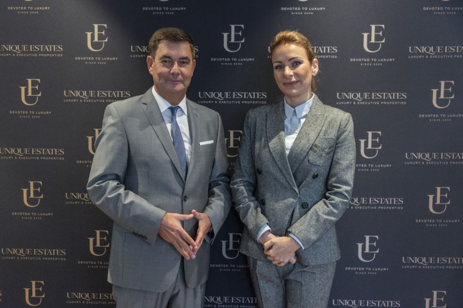 Весела Илиева - управител на "Юник Естейт" и Крис Дийц - вицепрезидент глобални операции в Luxury Portfolio International.