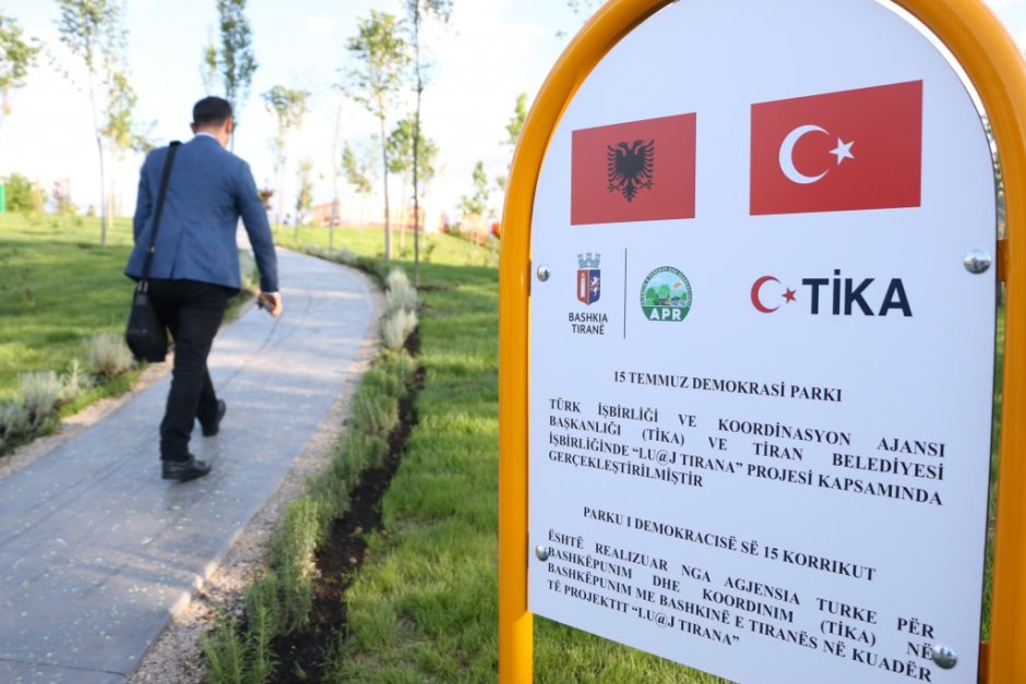 "Паркът на демокрацията" в Тирана е финансиран от Турската агенция за сътрудничество и координация (TİKA)