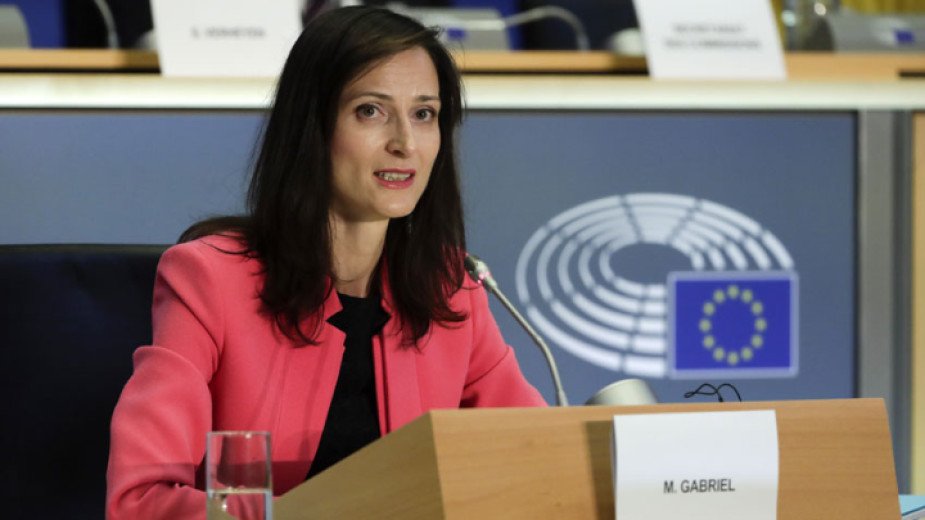Мария Габриел е кандидат за ръководството на ЕНП, Туск е фаворит за лидер