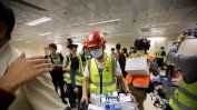 Десетки остават барикадирани в кампус в Хонконг, Конгресът на САЩ подкрепи демонстрантите