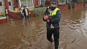 Жена загина, а десетки бяха евакуирани заради наводнения в Северна Англия