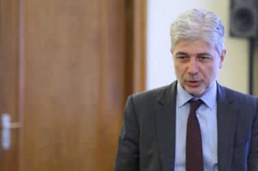 Депутати питаха екоминистъра за италианския боклук, той не знае пътувал ли е за България