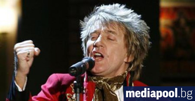 Британската рок звезда Род Стюарт е обвинен че е ударил