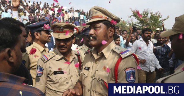 Индийската полиция застреля четирима мъже, заподозрени в изнасилването и убийството