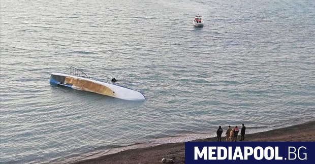 Седем души загинаха а 64 бяха спасени когато лодка с