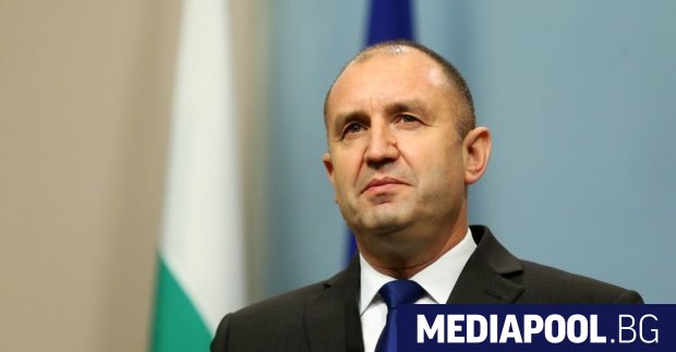 Българите да отстояват демокрацията и благоденствието си постоянно, да не