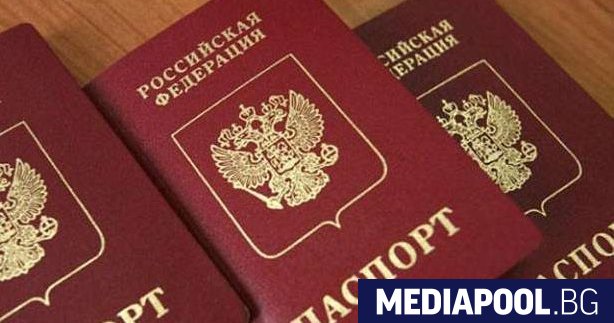 Русия е издала паспорти на 125 000 жители на контролирания