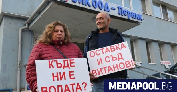 Трима души са приети със съмнения за ешерихия коли в