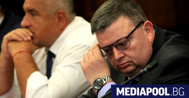 Настоящият главен прокурор Сотир Цацаров бе очаквано бе избран в