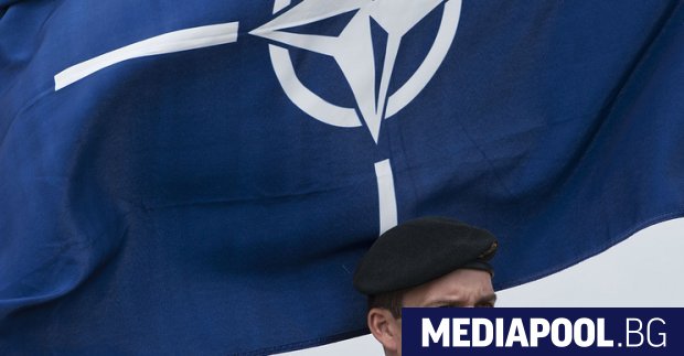 НАТО обяви, че преустановява обучението на иракските сили за сигурност