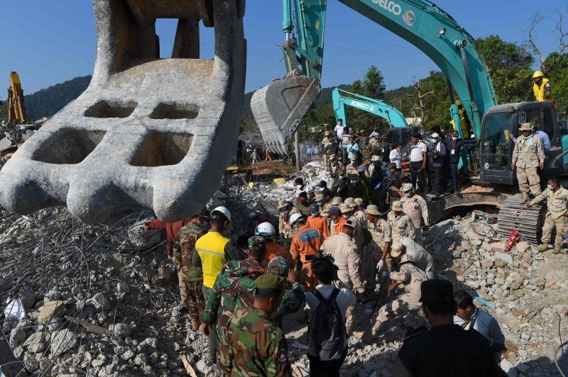 Рухнал строеж в Камбоджа уби 36 души