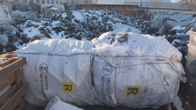 Складираните във Враца отпадъци от тонерни касети