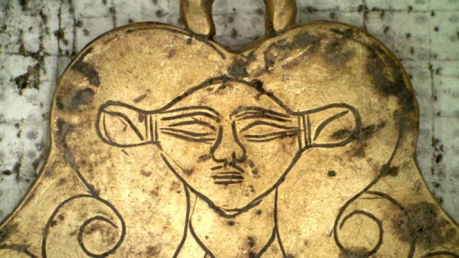 Археолози откриха златни накити в древни гробници в Гърция