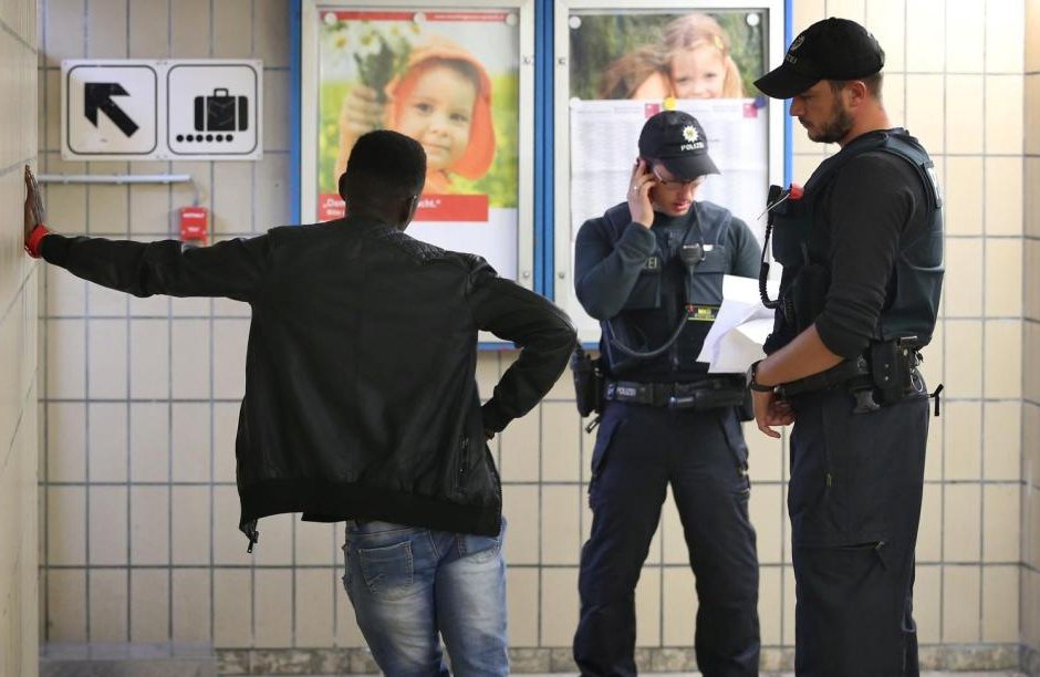 Германия се затруднява при депортирането на чужденци с отхвърлени молби за убежище