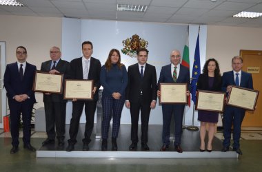Заместник-министърът на икономиката Лъчезар Борисов връчи сертификатите на инвеститорите