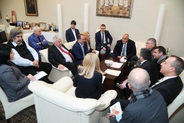 След срещата с превозвачите е решено намаляване на още невлезлите в сила тол такси, сн. МС