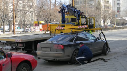 Центърът за градска мобилност ще изпраща SMS за вдигнат с паяк автомобил