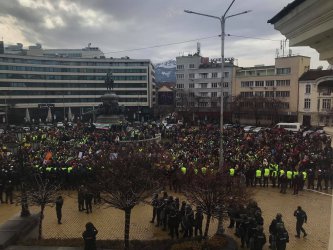 Протест на хотелиери и ресторантьори блокира центъра на София за няколко часа