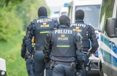 Германската полиция проведе операции срещу предполагаеми ислямисти