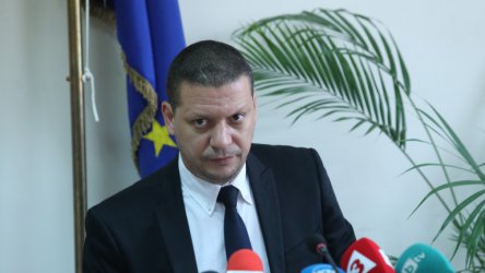 Областният управител на София напуска "Атака" след скандал и побой