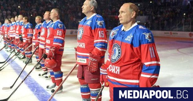 Мъжествени битки на кънки и игри на влияние в съблекалните