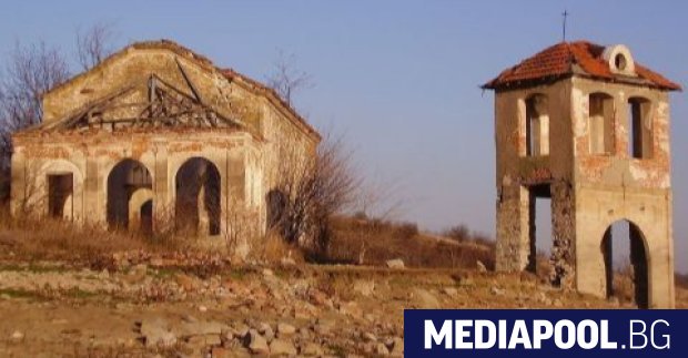 Църквата Св Вознесение Господне трактори багери и причудливи машини за