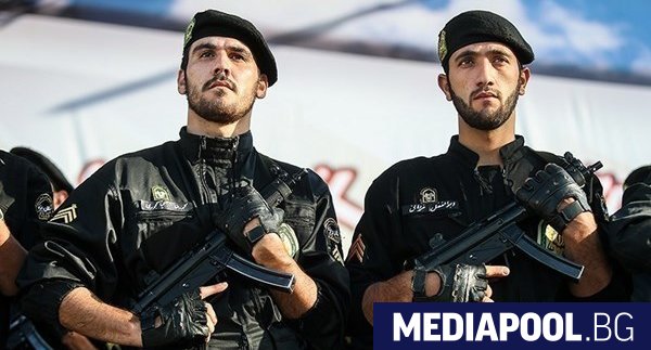 Маскирани мъже застреляха днес командир от иранските сили за сигурност