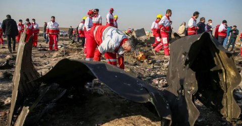 Украйна не изключва разбилият се самолет да е улучен от ракета