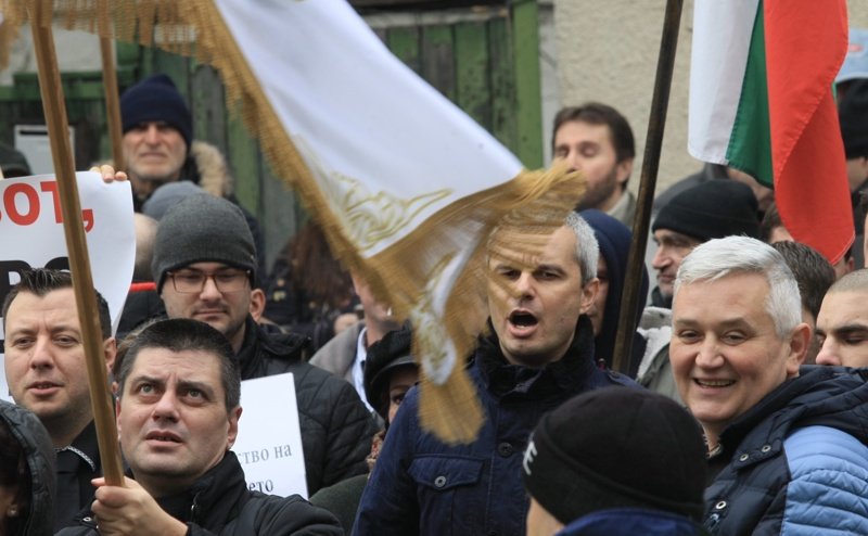 Лидерът на "Възраждане" Костадин Костадинов водеше протеста Сн. БГНЕС