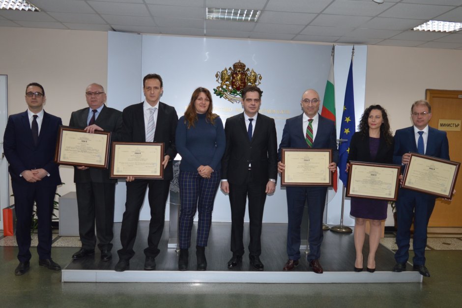 Заместник-министърът на икономиката Лъчезар Борисов връчи сертификатите на инвеститорите